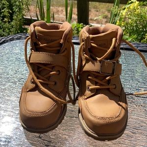 Kids boots size 2